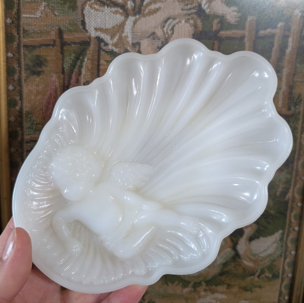 Vintage Avon Milk Glass Cherub Seashell Trinket Dish Angel Soap Tray Victorian
